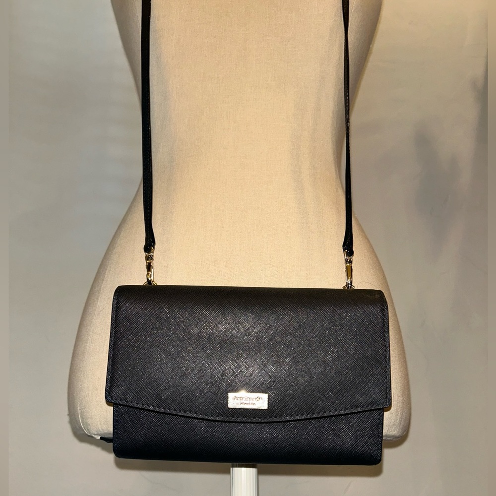 Kate Spade black crossbody purse/wallet. #katespade #luxury